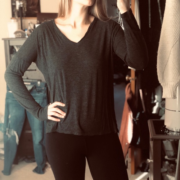 Vince Longsleeve V-Neck tee - Picture 1 of 3